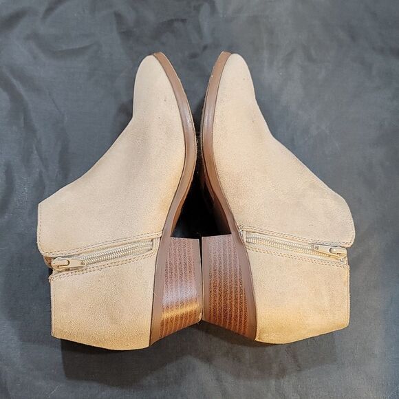 UNR8ED SIDE ZIPPER +ROUND TOE ANKLE BOOTIE - Picture 9 of 15